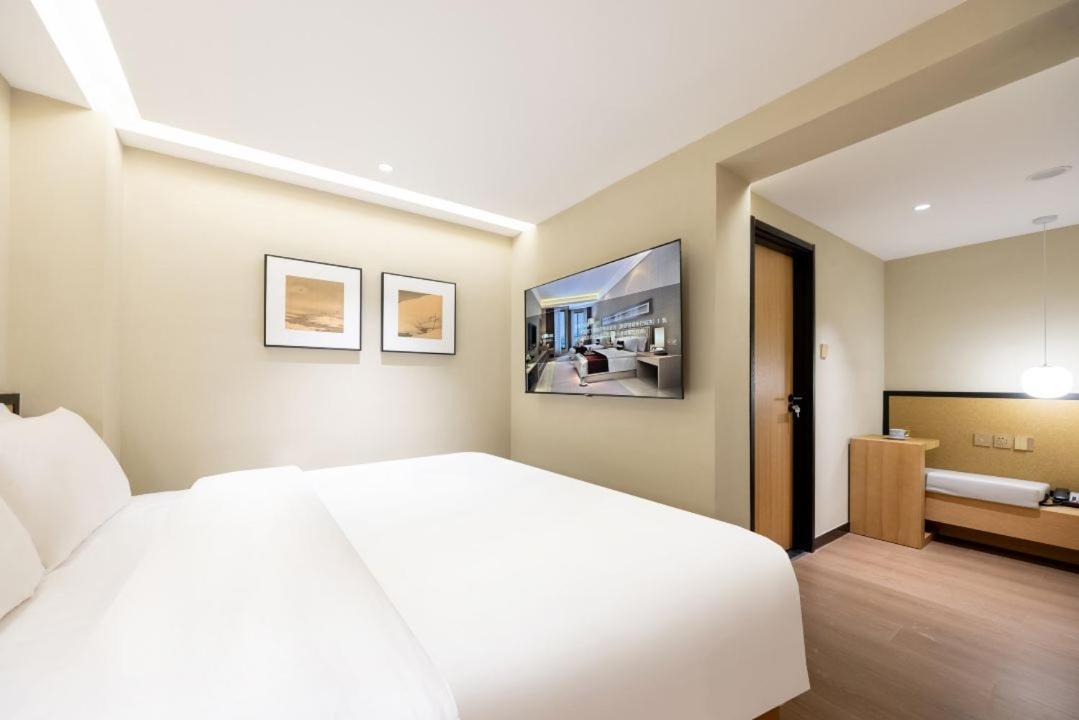 Beijing Tangfu Nanluoguxiang Wang Fu Jing Forbidden City Snack Street Hotel,1 Stop Walking To Airport Express,3 Stop To Tiananmen&Free Laundry Dry Service &Professional Free Tour Ticket Service With English Speaking Staff 外观 照片