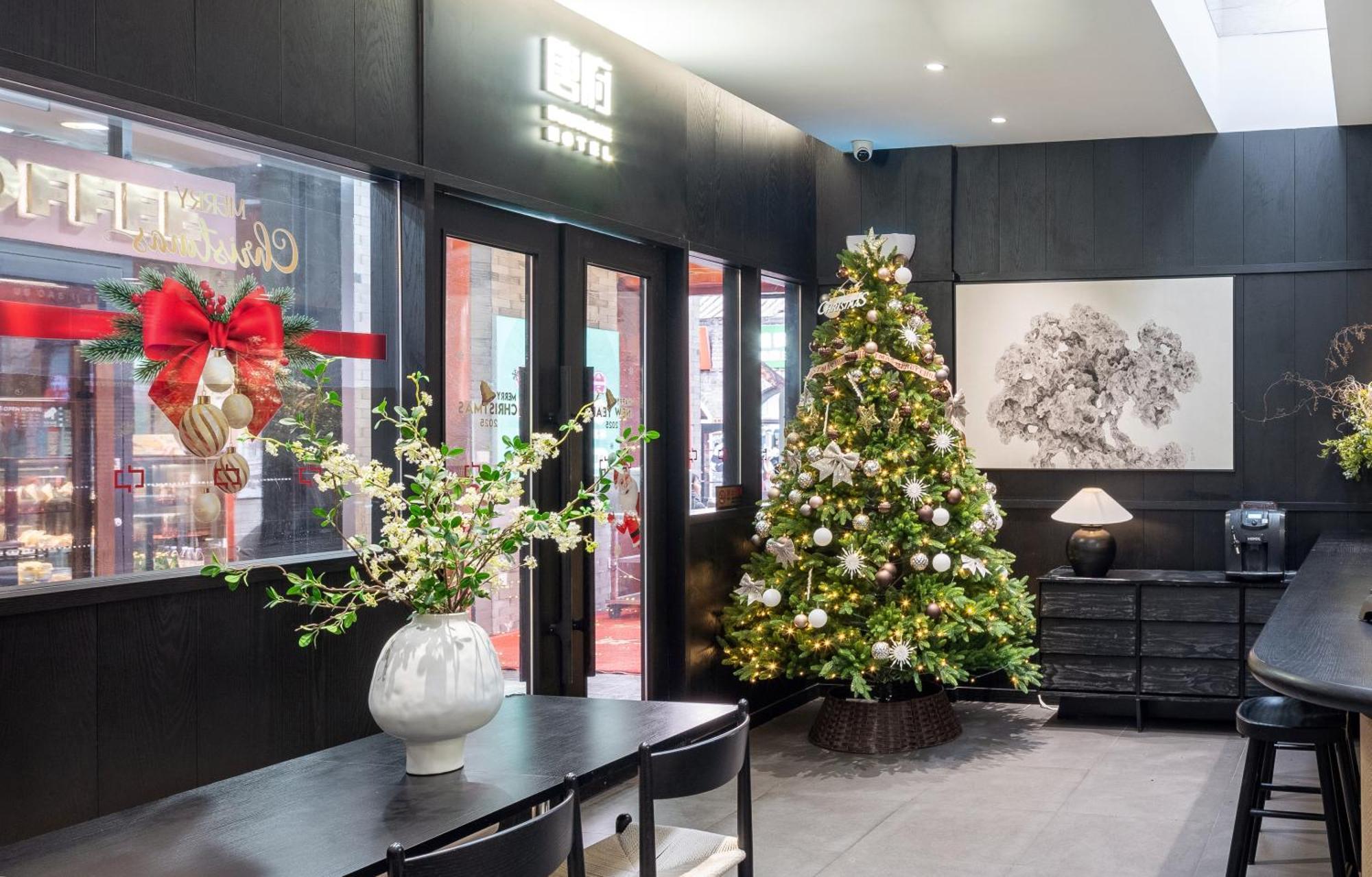 Beijing Tangfu Nanluoguxiang Wang Fu Jing Forbidden City Snack Street Hotel,1 Stop Walking To Airport Express,3 Stop To Tiananmen&Free Laundry Dry Service &Professional Free Tour Ticket Service With English Speaking Staff 外观 照片