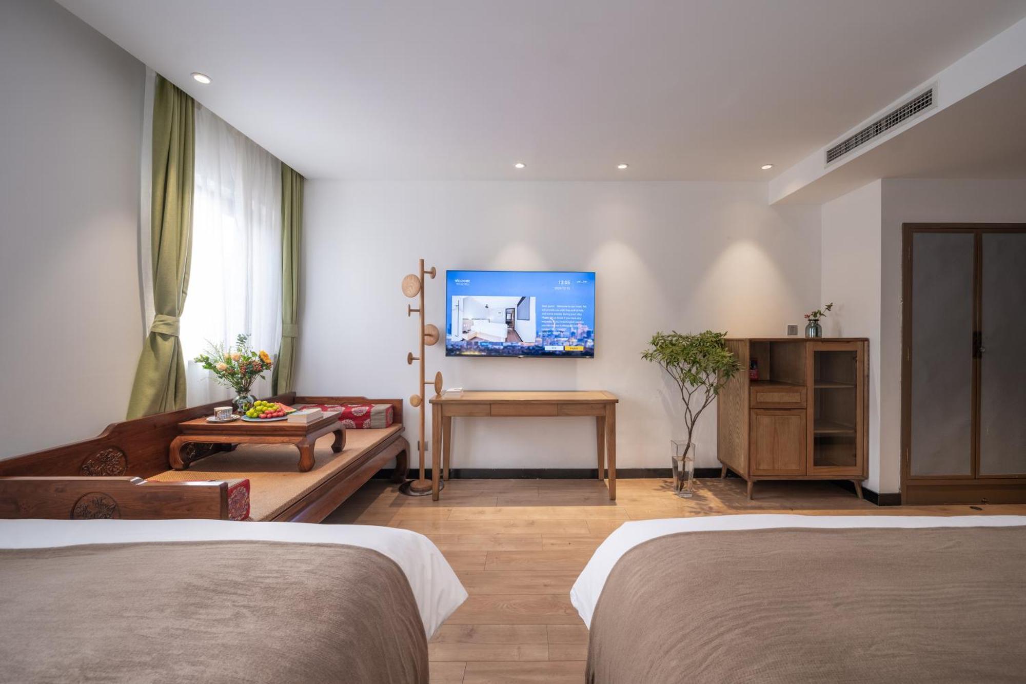Beijing Tangfu Nanluoguxiang Wang Fu Jing Forbidden City Snack Street Hotel,1 Stop Walking To Airport Express,3 Stop To Tiananmen&Free Laundry Dry Service &Professional Free Tour Ticket Service With English Speaking Staff 外观 照片